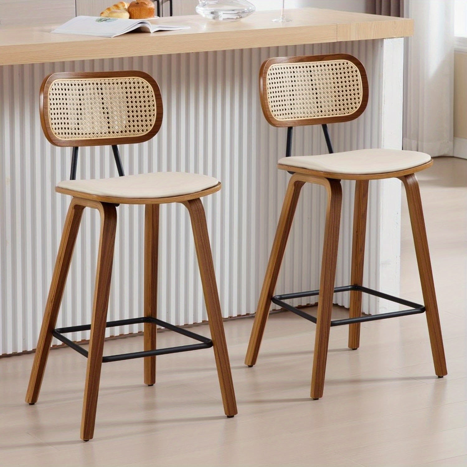 Set of 2 Modern 26-Inch Bar Stools with Rattan Back – PU Upholstered Kitchen Island Chairs with Solid Wood Legs for Home Bar & Coffee Shop