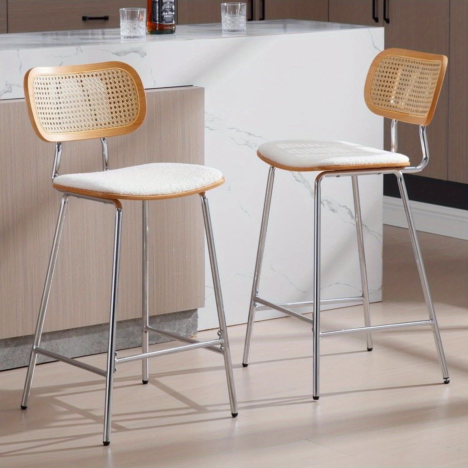 Set of 2 Modern 26-Inch Bar Stools with Rattan Back – PU Upholstered Kitchen Island Chairs with Solid Wood Legs for Home Bar & Coffee Shop