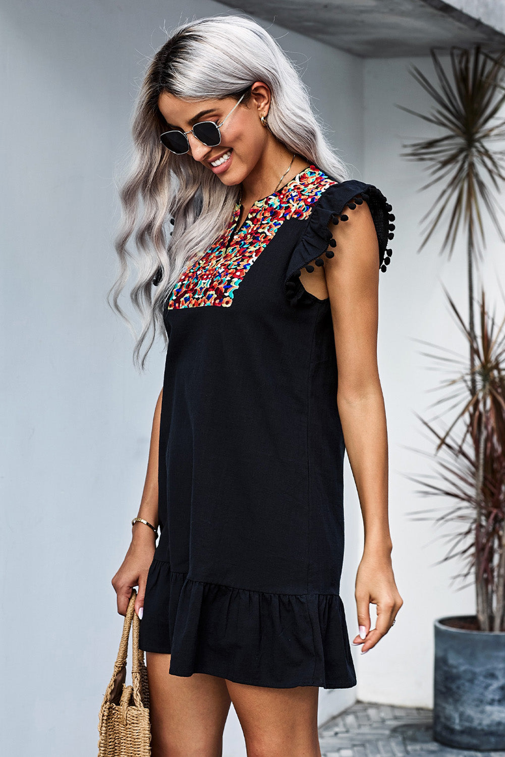 Chic Black Pom Pom A-Line Dress with Ruffled Sleeveless Design - Perfect for Evening Parties and Casual Day Wear